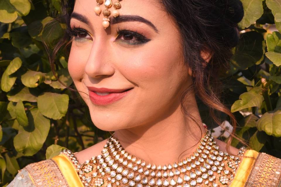 Isha Kapoor Makeup Artist