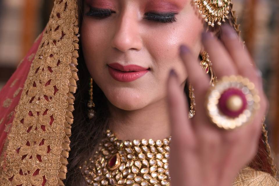 Isha Kapoor Makeup Artist