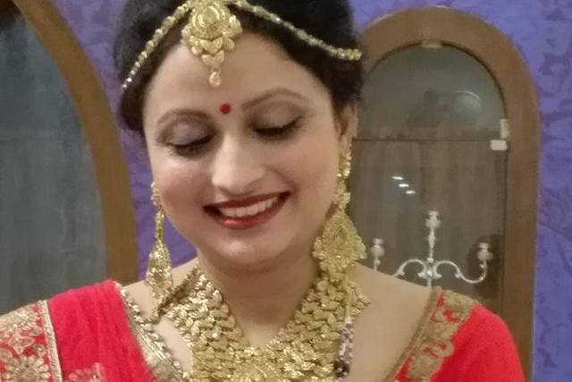 AAINA Beauty Parlour and Makeup by Priya Rastogi