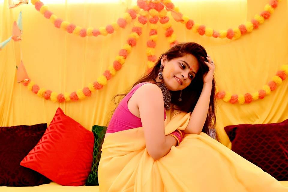 Haldi pose