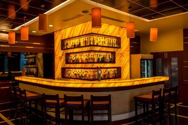 Bar and lounge