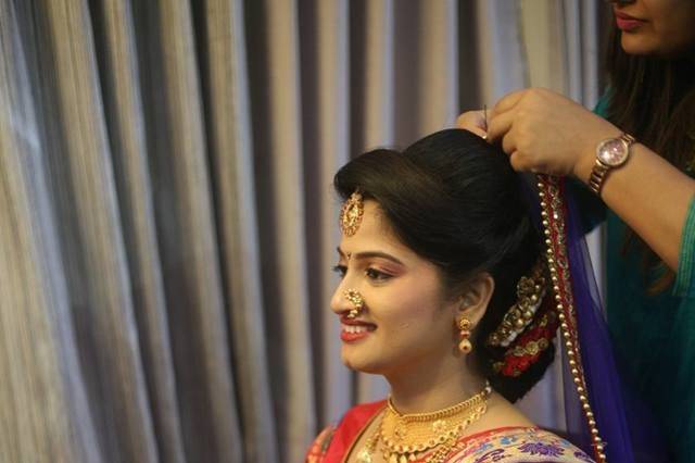 Amruta Tajne - Bhoyar make up Artist & hairstylist
