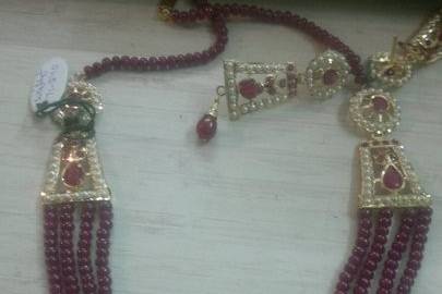 Neckpiece