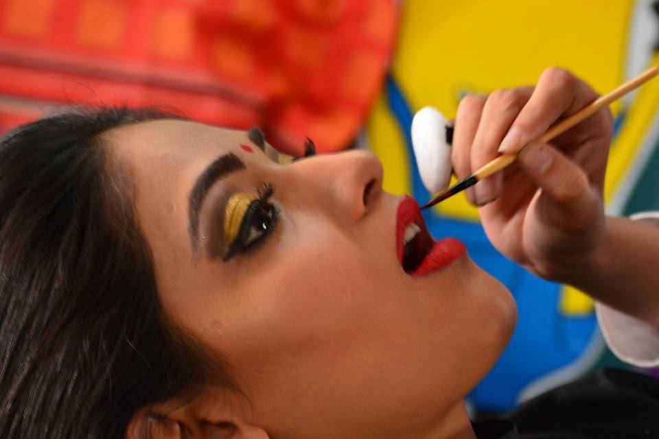 Freelance Makeup Artist- Saumya Tiwari