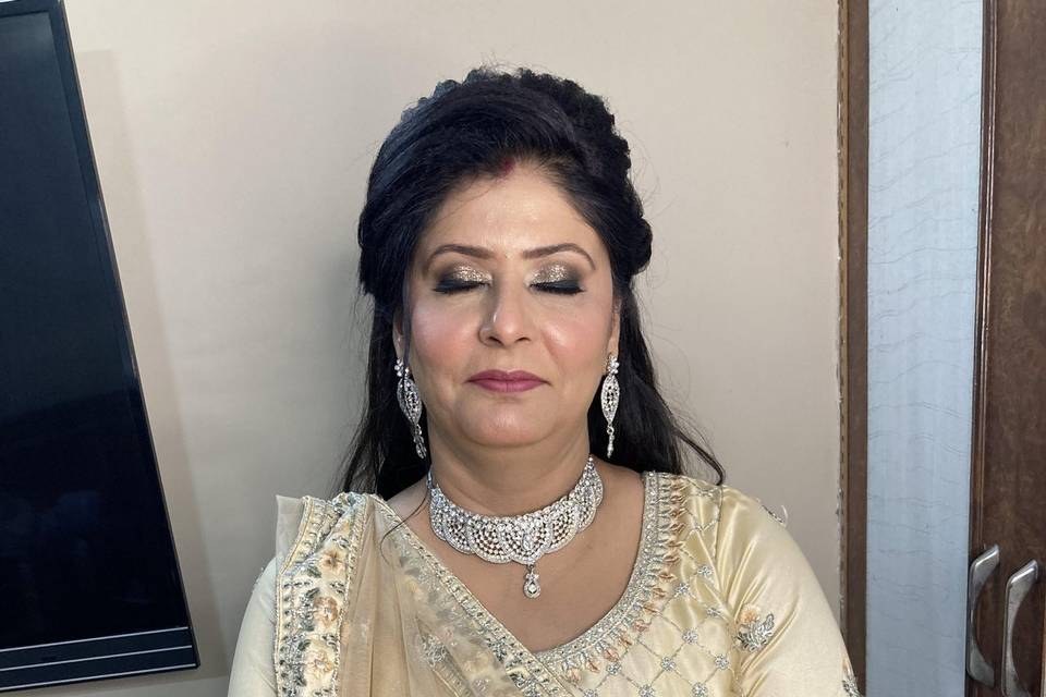 Groom’s mother makeup