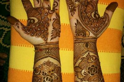 Charmi Gada Mehendi Artist