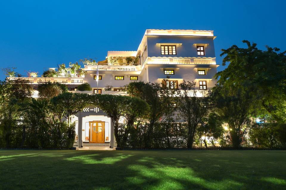 Outside view3