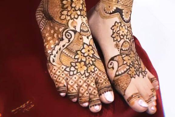 35 Beautiful Mehndi Designs (Henna Hand Art)