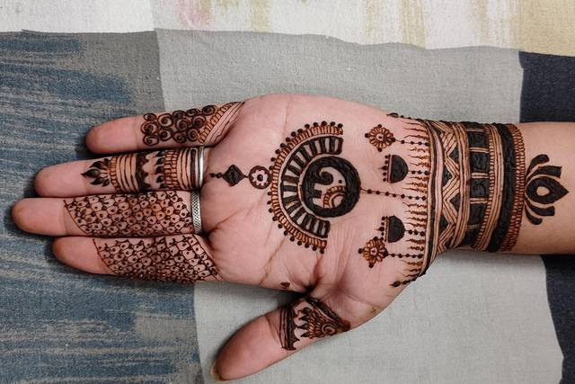 Mehandi Beautiful Design on Chand Raat Stock Photo - Image of mehandi,  ornament: 177872566