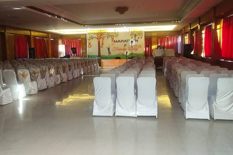 Grand 9 hall