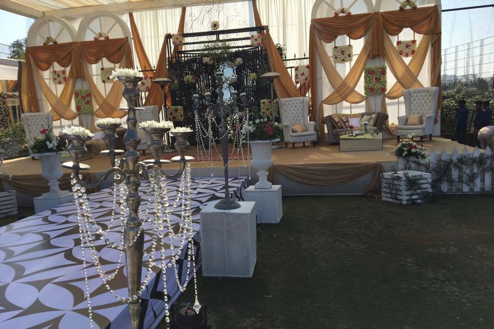 Farmhouse wedding decor