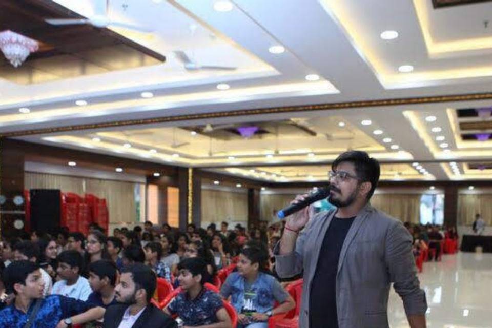 Anchor Rohit Arora