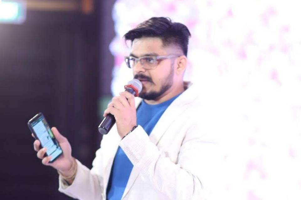 Anchor Rohit Arora