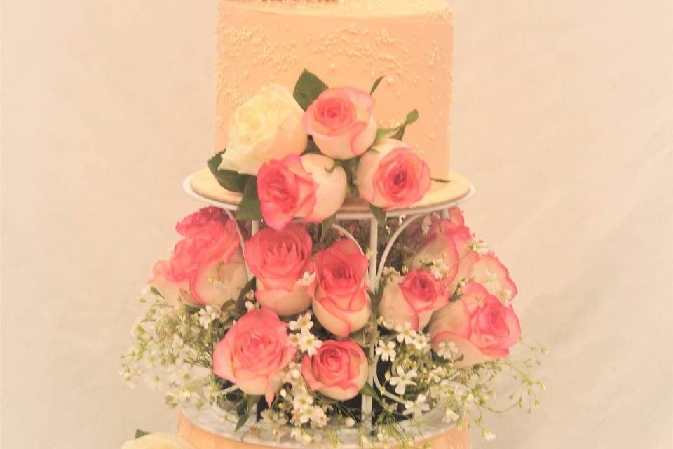 Blush cake with fresh flowers